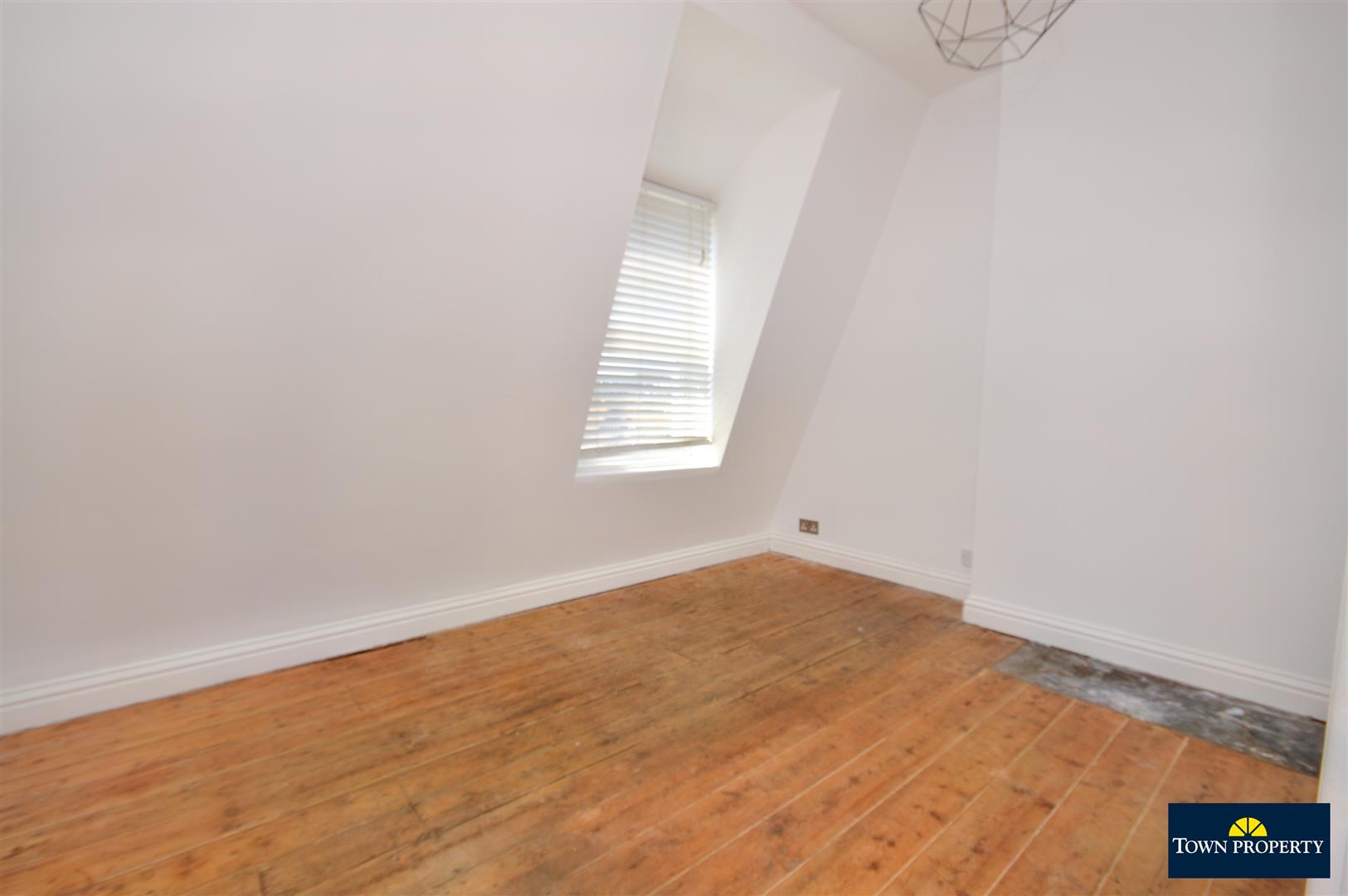 Property Details for Grove Road Eastbourne BN21 4TX Town Property